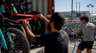 Warehouse bike distribution with loading pallets